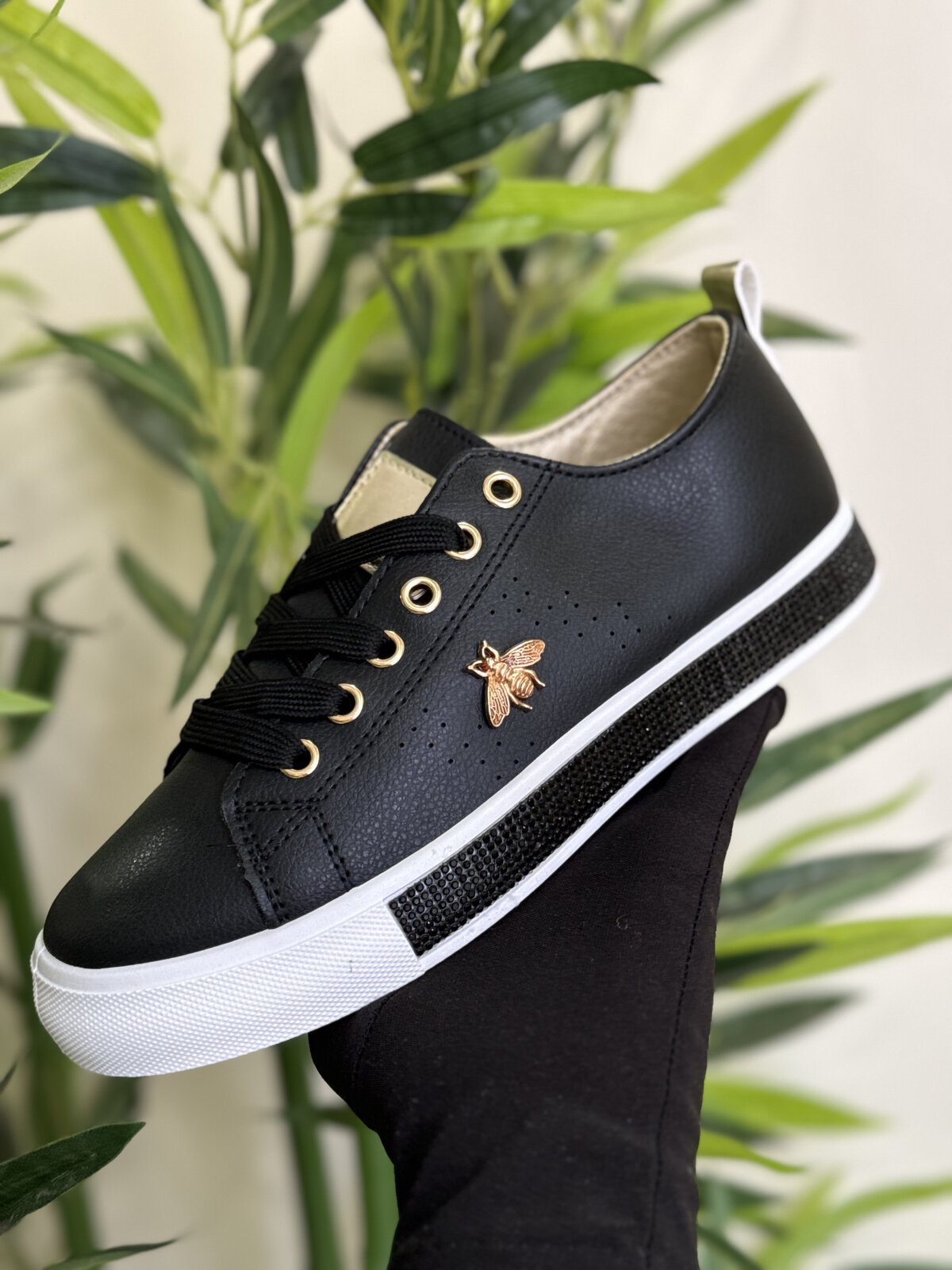 Casual Sneaker — Style 06