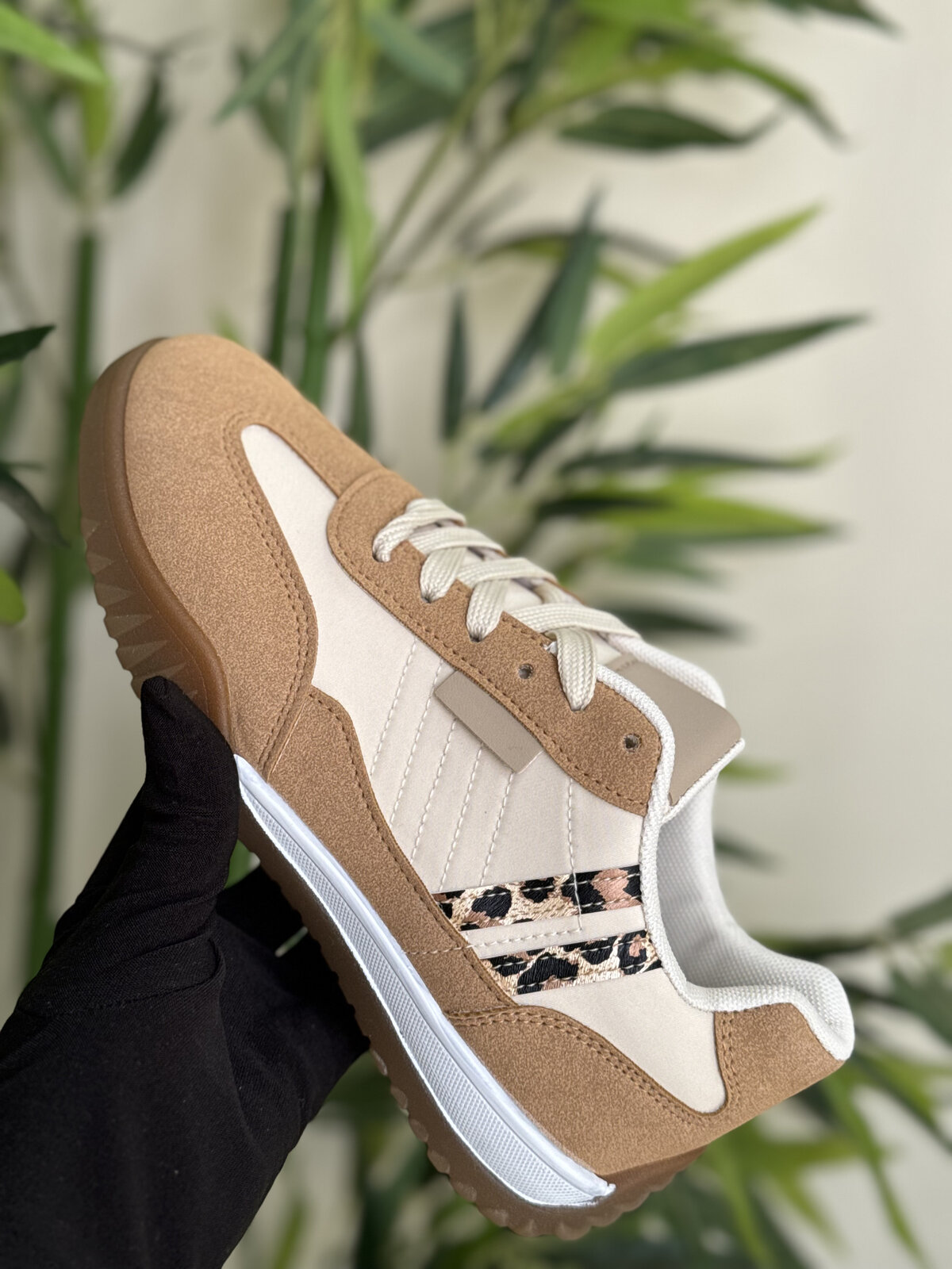 Casual Sneaker — Style 09