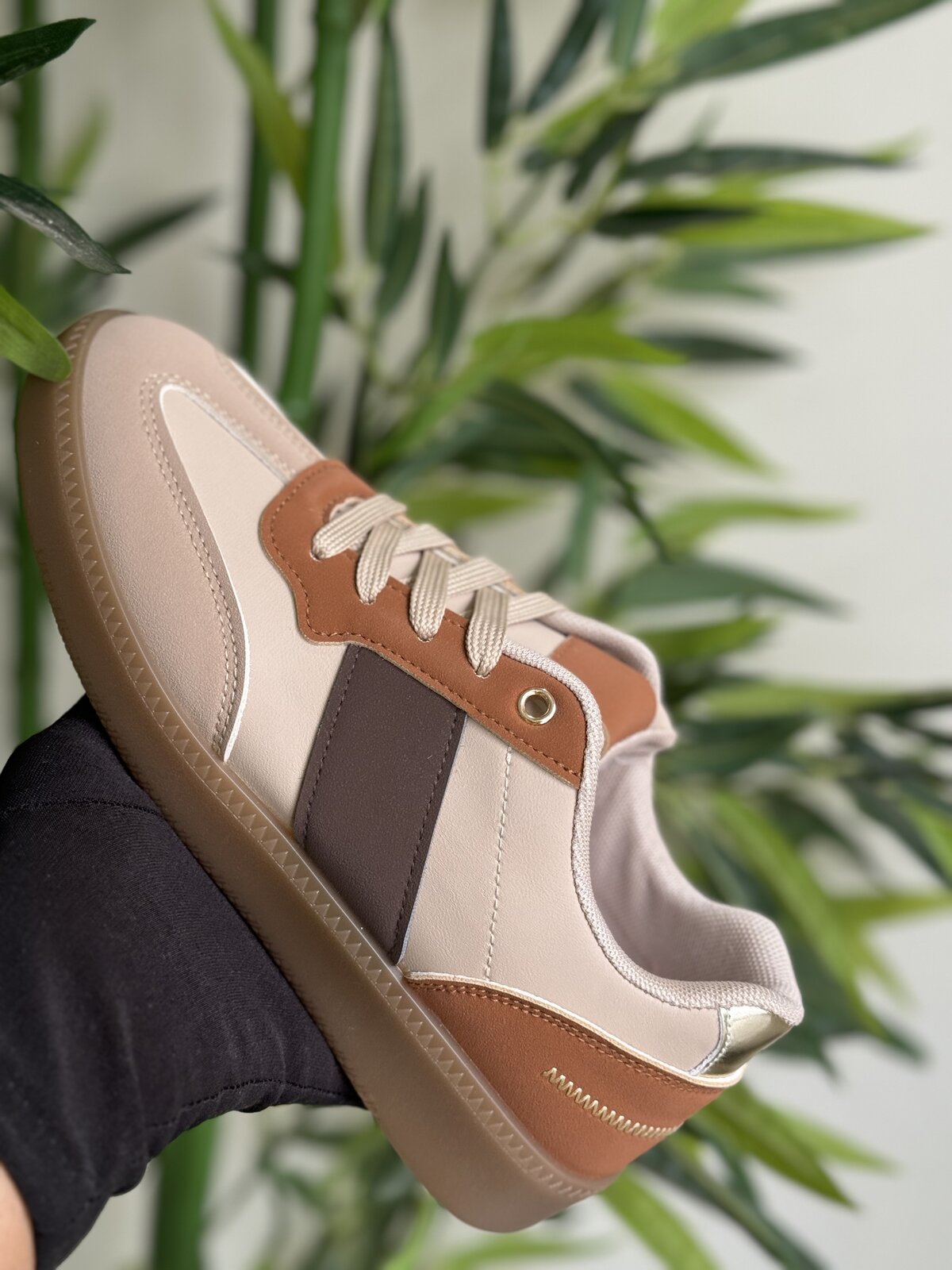 Casual Sneaker — Style 18